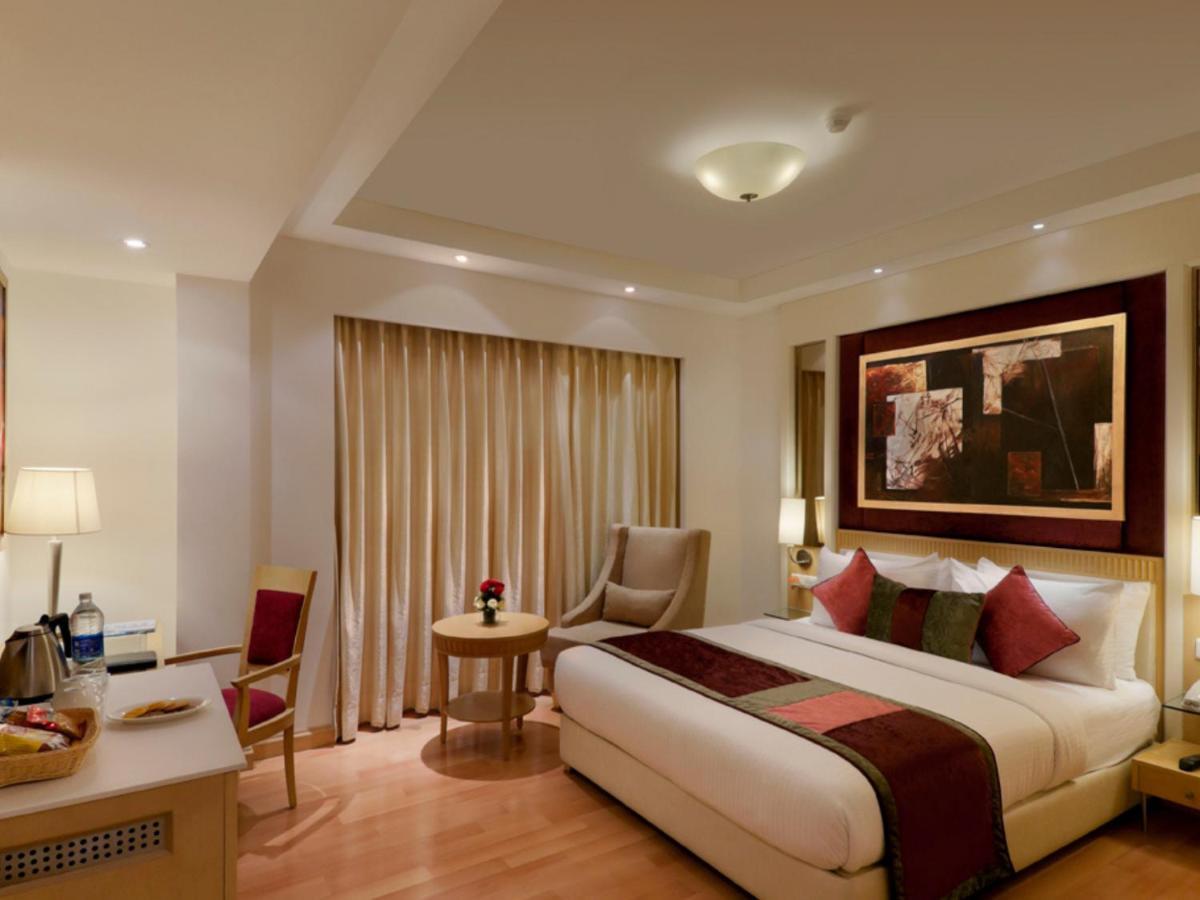 Inde Hotel Vista Woods Huda City Centre, גורגאון מראה חיצוני תמונה