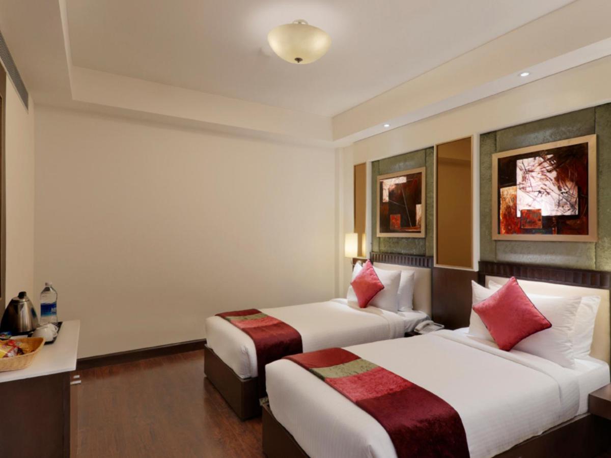 Inde Hotel Vista Woods Huda City Centre, גורגאון מראה חיצוני תמונה