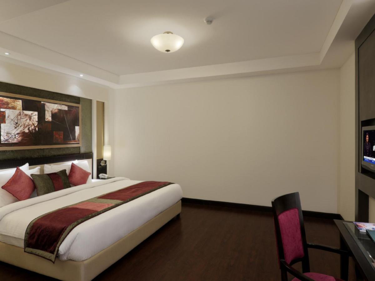 Inde Hotel Vista Woods Huda City Centre, גורגאון מראה חיצוני תמונה