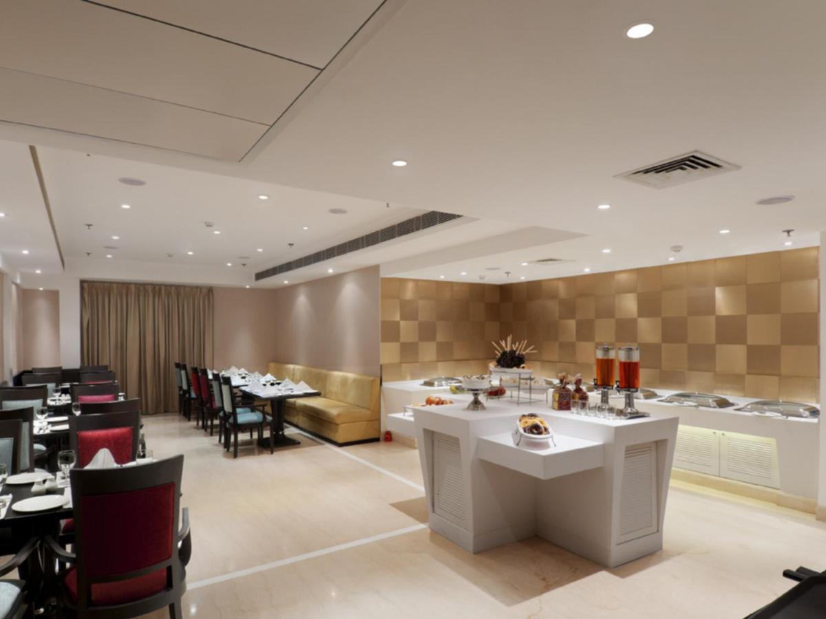 Inde Hotel Vista Woods Huda City Centre, גורגאון מראה חיצוני תמונה