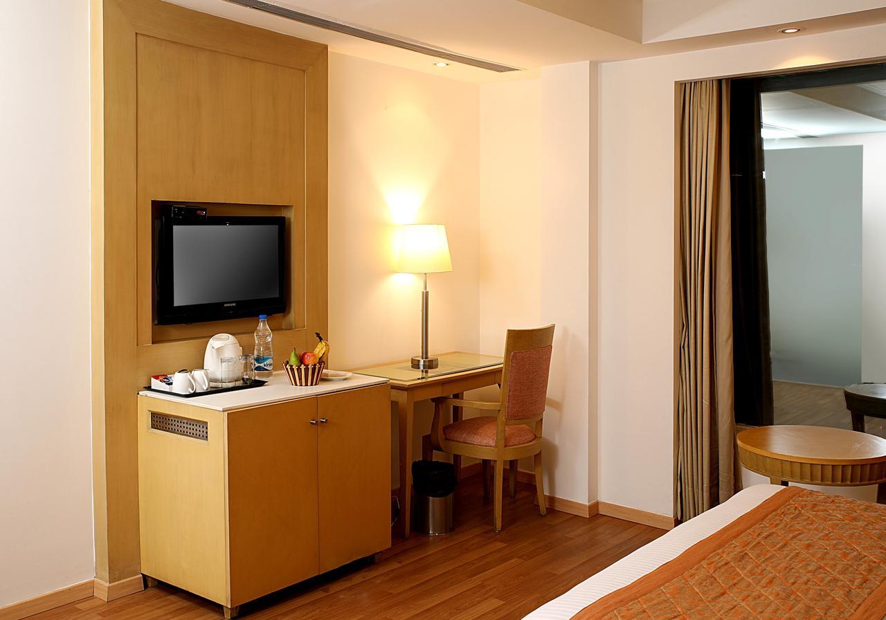 Inde Hotel Vista Woods Huda City Centre, גורגאון מראה חיצוני תמונה