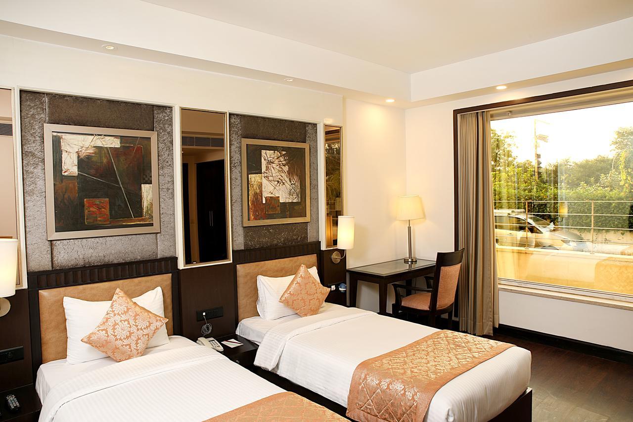 Inde Hotel Vista Woods Huda City Centre, גורגאון מראה חיצוני תמונה