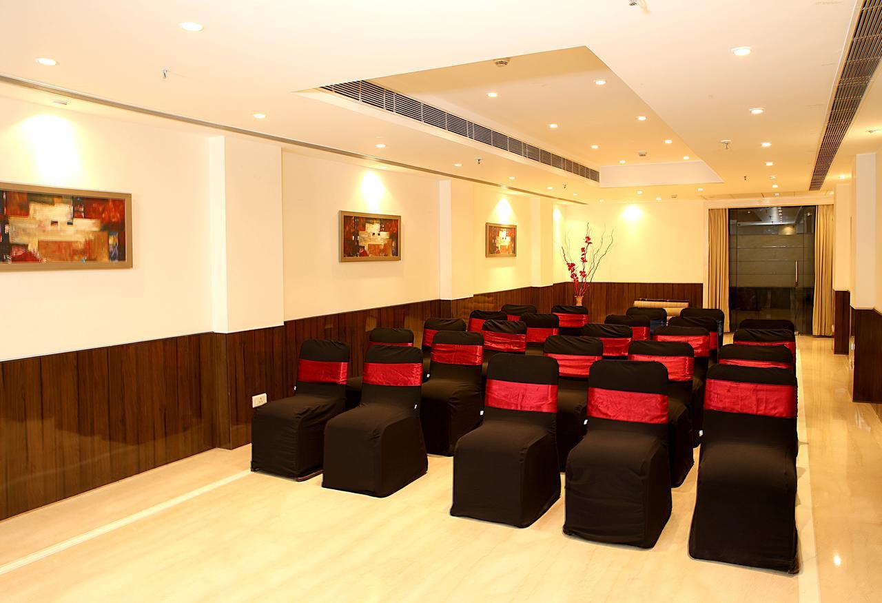 Inde Hotel Vista Woods Huda City Centre, גורגאון מראה חיצוני תמונה