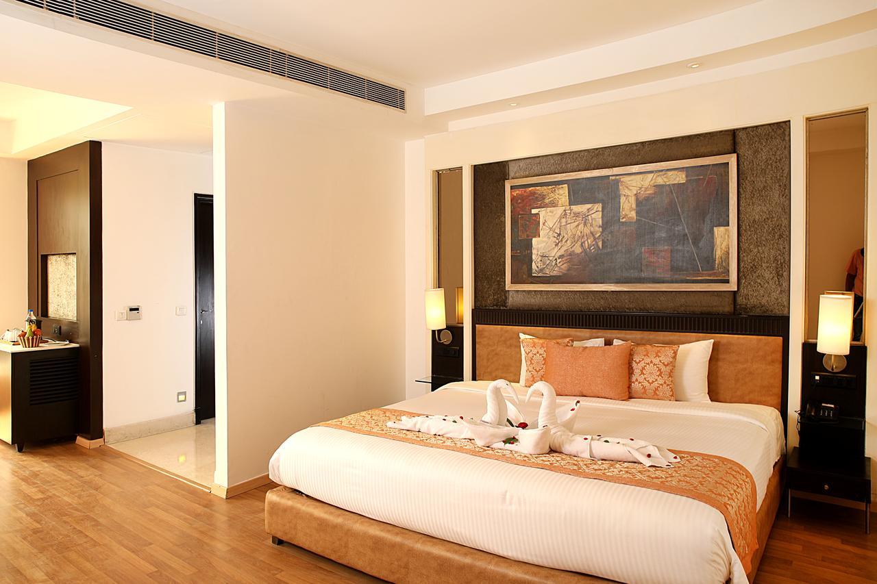 Inde Hotel Vista Woods Huda City Centre, גורגאון מראה חיצוני תמונה