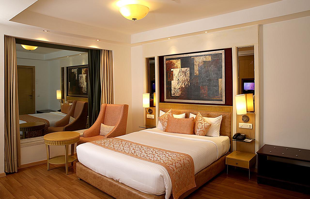 Inde Hotel Vista Woods Huda City Centre, גורגאון מראה חיצוני תמונה