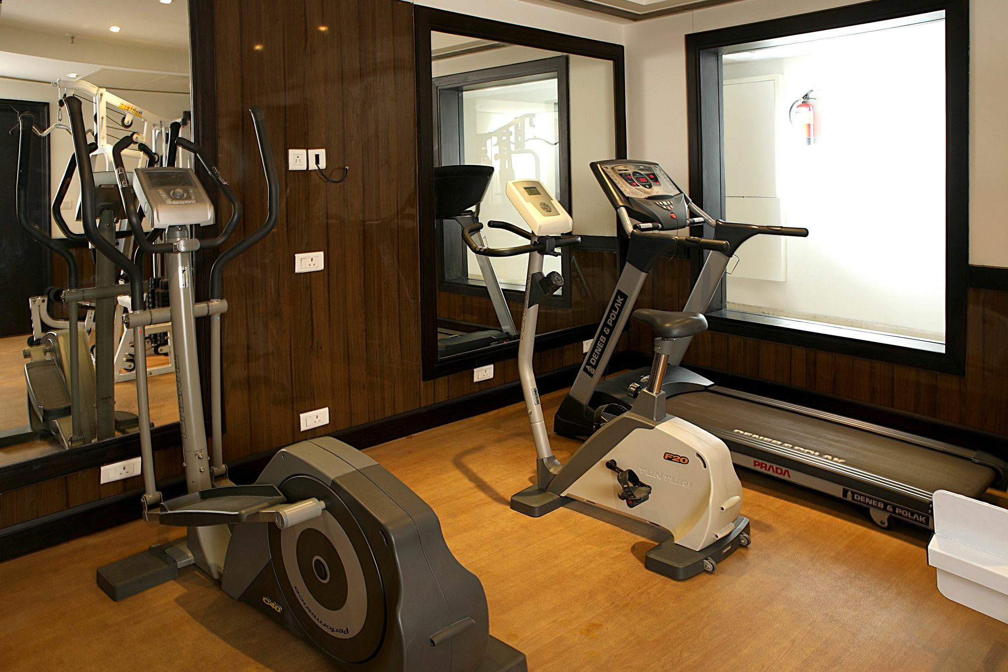 Inde Hotel Vista Woods Huda City Centre, גורגאון מראה חיצוני תמונה