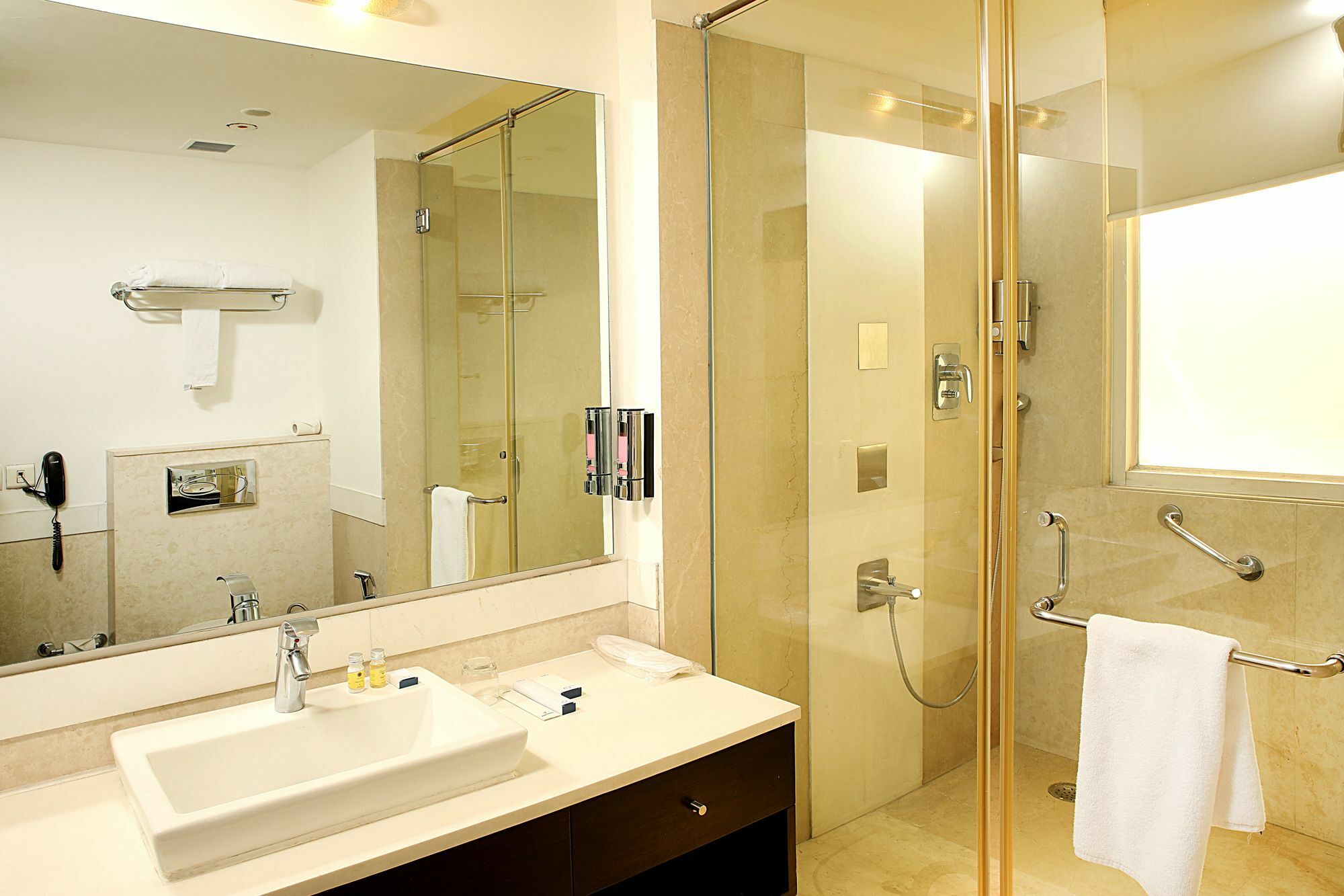 Inde Hotel Vista Woods Huda City Centre, גורגאון מראה חיצוני תמונה