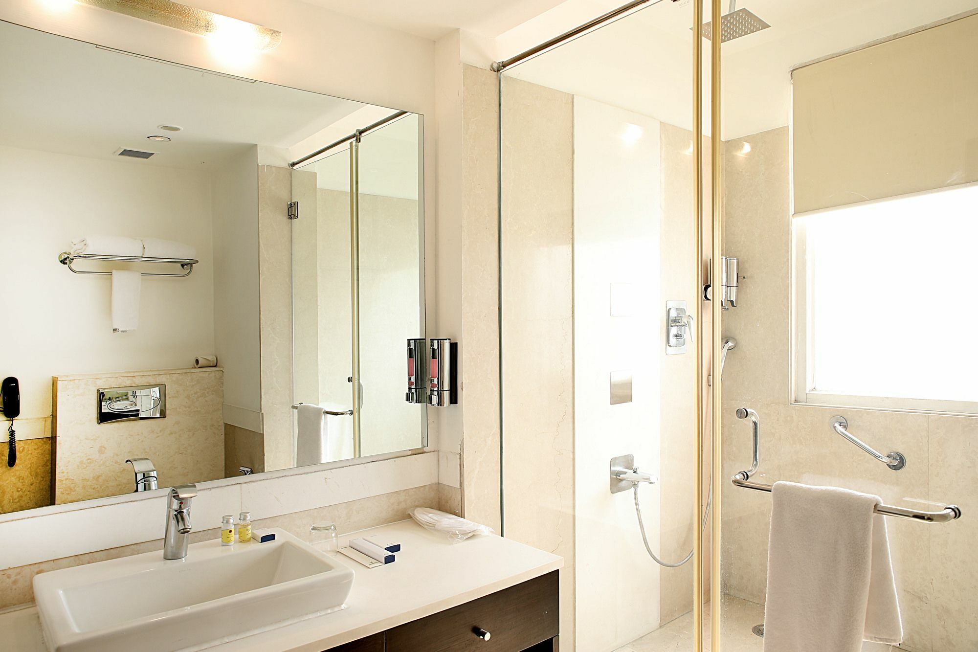 Inde Hotel Vista Woods Huda City Centre, גורגאון מראה חיצוני תמונה